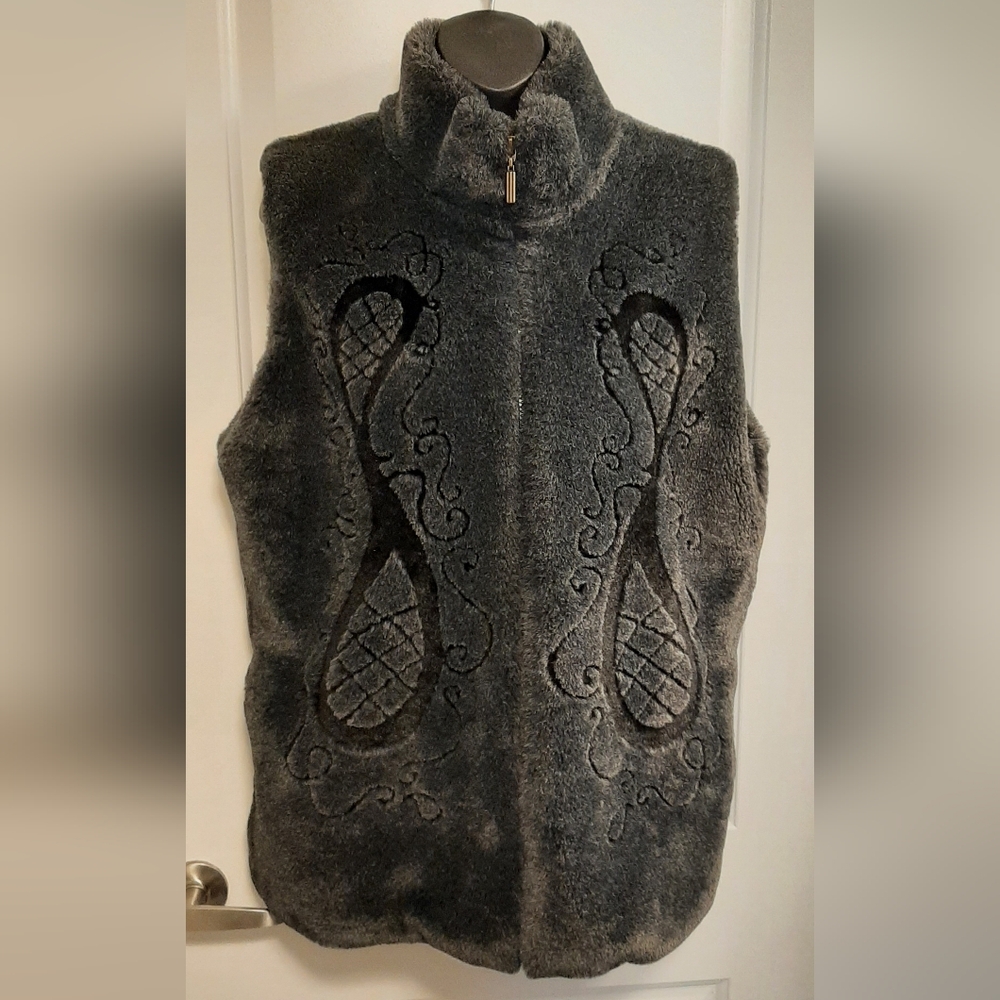 VTG Not Fur Real By Duffel Black Faux Fur Vest Size Large Excellent Condition